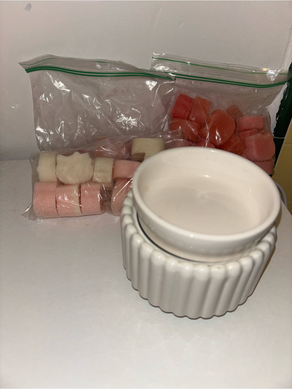 White Ceramic Candle Warmer with Wax Melts